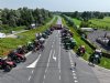 Demonstrerende boeren blokkeren Friese weg