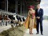 Drentse melkveehouder vereerd door bezoek van koning en koningin