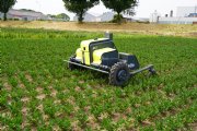 Kilter-veldrobot is met spotsprayer versmolten