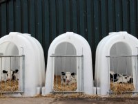 Biologisch melkveebedrijf toont zijn robots aan publiek