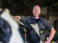 Jongeren vloggen over hun bijbaan onder glas