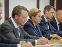 ‘Relativeren of je kop in het zand steken?’