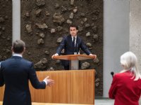 Prijsdaling Van Rooi slaat in als bom