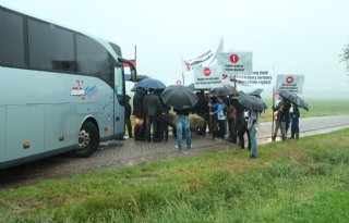 Melkveehouders blokkeren bus EU-ministers