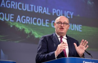Eurocommissaris Hogan wil boer fors korten