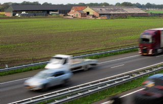 Krimp of opkoop acht boerderijen voor verbreding A27 en A12