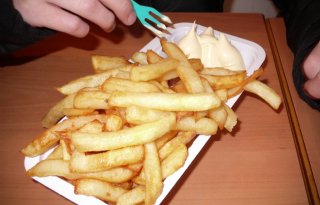Aardappelproducent+trakteert+op+frites+in+Oosterbierum