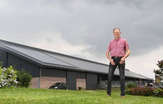 Melkveehouder Harbers: 'Zonnepanelen op dak passen naadloos bij duurzaam boeren'