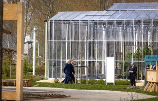 Koning Willem-Alexander opent Floriade na lange, hobbelige weg