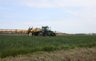 Friesland trekt 700.000 euro uit voor afbouw middelen, boeren krijgen testruimte