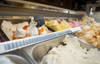 Bereiders boerenijs: bij hitte kopen mensen geen ijsje