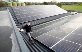 Veehouder verduurzaamt bedrijf met zonnepanelen