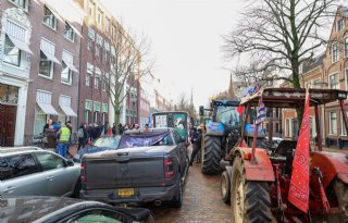 Boeren vertrokken uit Leeuwarden voor protestroute langs provinciehuizen