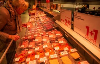 Zuivel in de winkel goedkoper, vlees duurder