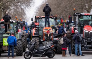 Na Duitsland nu ook boerenprotest België: verkeersborden omgekeerd