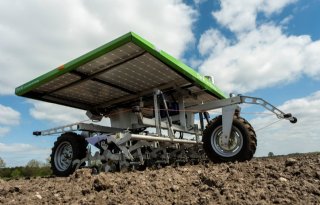 Autonome landbouwvoertuigen komen eraan, maar trekkerrijden blijft