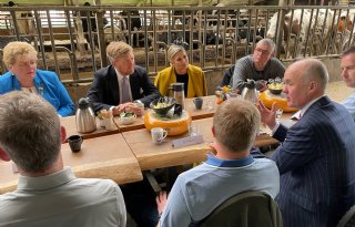 Koningspaar brengt bezoek aan boeren op Schiermonnikoog