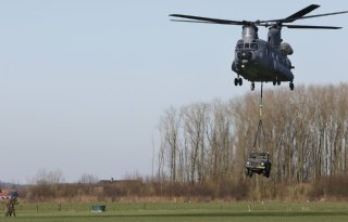 Defensie wil boeren beter informeren over laagvliegende helikopters