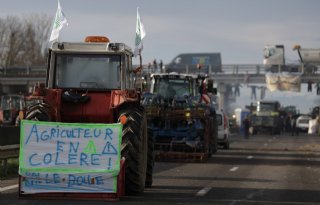 Franse boeren kondigen meer acties aan na blokkeren snelwegen