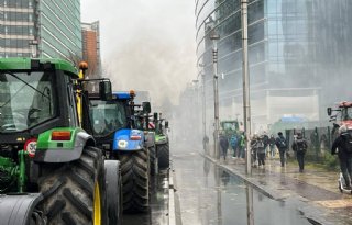 Boerenprotest rond landbouwraad loopt uit de hand