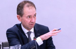 Van Hijum werkt aan uitzendverbod voor vlees- en teeltsector