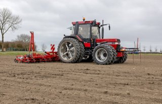 Akkerbouwers vertrouwen eerste bieten toe aan de grond