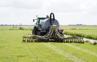 Veengrond+vraagt+andere+aanpak+en+machine+bij+bemesting
