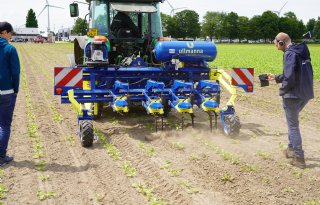 Akkerbouwdag toont slimme schoffel en werktuigdrager op waterstof