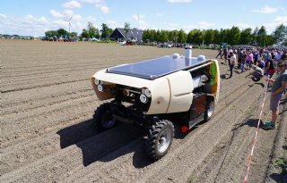 Onkruid verdelgen met robot, laser of heet water