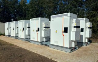Energieopslagsysteem op uw erf: risico's, regels en verzekeringen uitgelegd