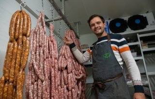 Familie Trubert kiest voor kringloop: eigen varkensvoer en verkoop vleeswaren