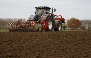 Wintertarwe spitzaaien loopt als een trein in Zeeland