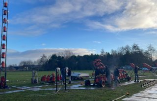 Carbidschieten in Nijkerkerveen: 'Kippenvel, zo mooi!'