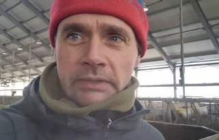 Oekraïne-vlogger Kees Huizinga: 'Mest bevriest in de koeienstal'