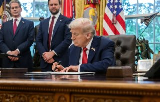 Trump pareert uitspraak hof met nieuwe wereldwijde importheffing