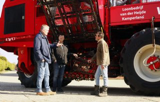 Jubilerende bietentelers op Noord-Beveland rijden elkaar niet in de wielen