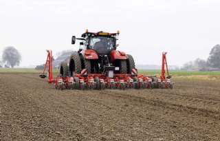 Inzaai suikerbieten loopt gestaag door