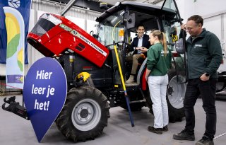 Jetten hoort de twijfels van jonge boeren over toekomst in Nederland