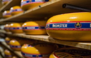 CONO Kaasmakers neemt boterproducent Van de Koe over