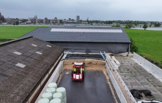 Melkveehouder Ruud Hamans benut beperkte erfruimte efficiënt met compacte sleufsilo’s