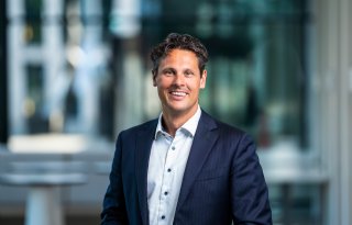 Nils den Besten neemt eind 2026 voorzittershamer FrieslandCampina over van Sybren Attema