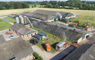 Kuikenstal in Voorst raakt oververhit, brandweer schiet te hulp