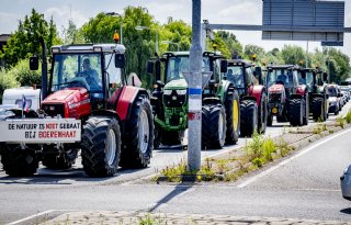 Protesterende boeren onderweg naar Den Haag om stikstofplannen