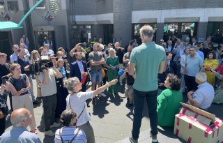 Boeren protesteren voor Tweede Kamer, politici reageren op stikstofplannen