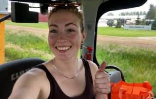 Danique in Canada: ‘Meerijden tijdens het oogsten van luzerne’