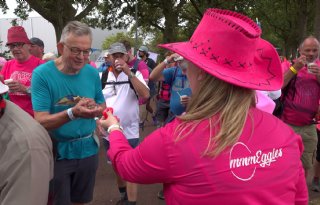 Boeren maken wandelaars Nijmeegse Vierdaagse blij met boerenproducten
