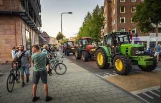 Boeren protesteren tegen stikstofbrief en weghalen van vlaggen