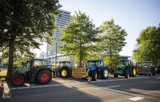 Boeren arriveren voor protest, files rond Den Bosch
