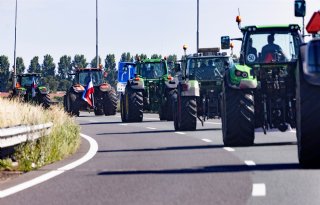 Nederlanders steunen boeren, maar geen trekkers op snelwegen