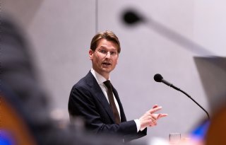 Van Essen maandag om tafel met kritisch Fries college